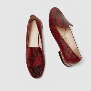 Zara FLAT EMBOSSED SHOES WITH HEEL detail
